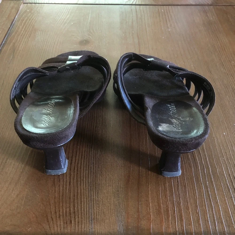 easy street Brown Strappy Heeled sandals mules 8.5